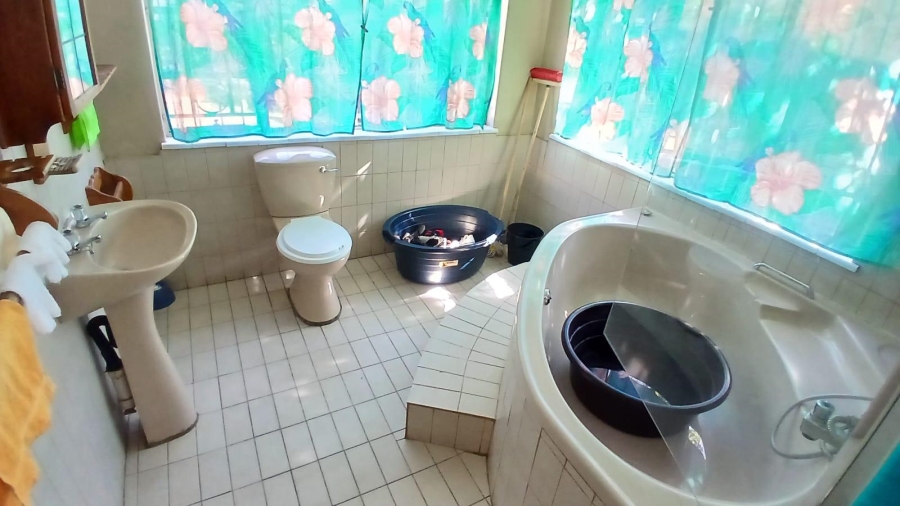 5 Bedroom Property for Sale in Park West Free State